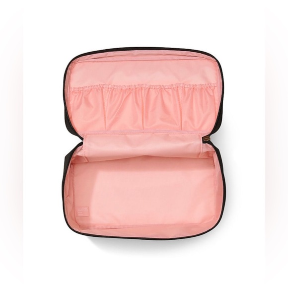 NWT Victoria’s Secret Essential Travel Case - Picture 2 of 9